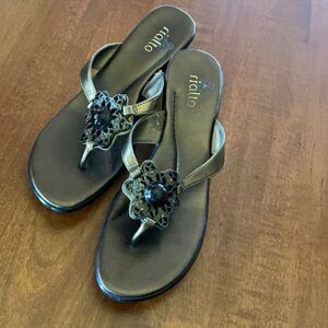 NEW Rialto Sandals/Thongs